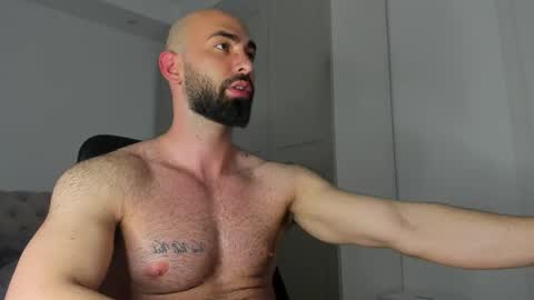 MichaelEvansx online show from April 21, 9:44 pm