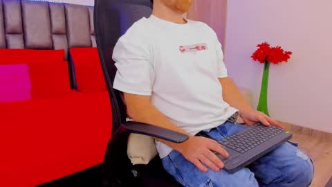 Michael  Contenido explcito online show from September 14, 2:03 am