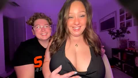 Snapshot of michelebussexx chatting on October 6, 1:01 am michelebussexx online show from October 6, 1:01 am