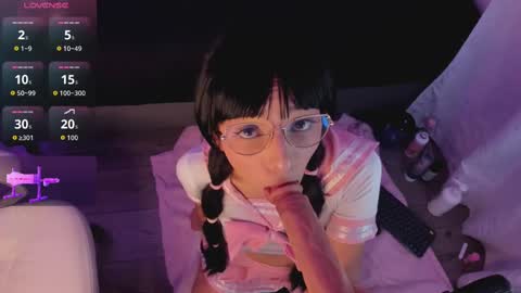 Snapshot of michelle_cutee_ chatting on October 21, 8:23 pm michelle_cutee_ online show from October 21, 8:23 pm