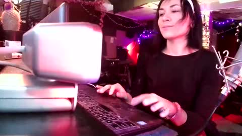Snapshot of michelle_flowers chatting on October 22, 4:04 am michelle_flowers online show from October 22, 4:04 am