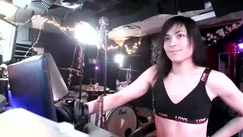 michelle_flowers online show from November 12, 4:37 am