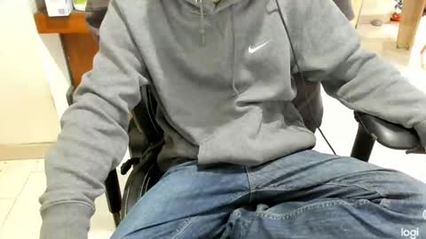 microfama00 online show from March 18, 6:52 am