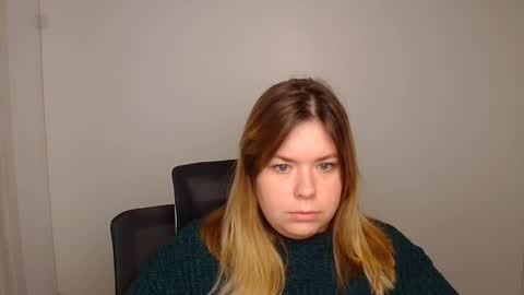 Snapshot of midnightmariana chatting on October 22, 5:21 am Mariana online show from October 22, 5:21 am
