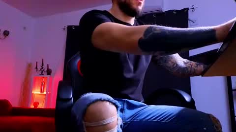 MightyAaron online show from December 16, 5:25 am