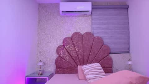 Mia  online show from December 3, 11:55 am