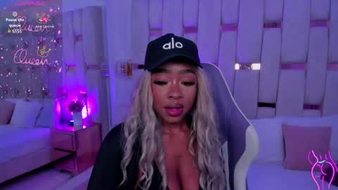 Miia Schwarz  online show from April 13, 3:11 am