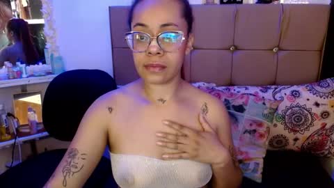 Snapshot of miia_spencer_ chatting on March 8, 6:54 am miia online show from March 8, 6:54 am