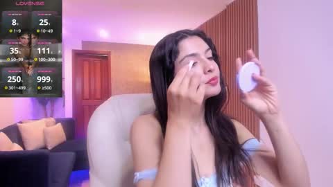 Mia online show from December 18, 11:27 am