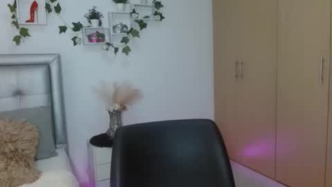 miiaa_k online show from February 3, 8:29 am