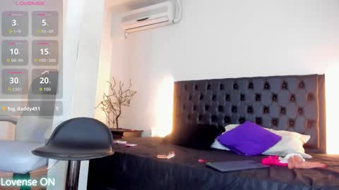 mia sofia online show from November 18, 7:28 pm