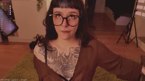 mika_moon_ online show from September 27, 7:00 pm