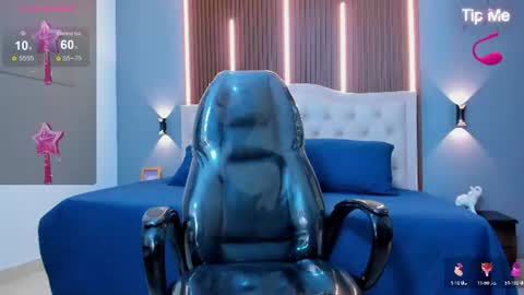 mikaela_petite18 online show from July 28, 4:16 pm