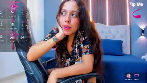 mikaela_petite18 online show from July 28, 4:39 pm