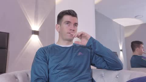 mikael online show from April 5, 4:48 pm