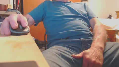 Snapshot of mike694fun chatting on February 23, 1:46 am mike694fun online show from February 23, 1:46 am