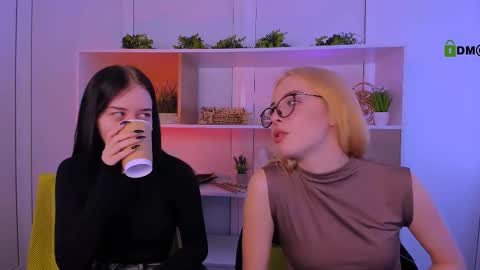 miki_ti online show from October 26, 9:21 am