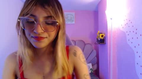 Snapshot of mikka_ela chatting on October 23, 1:34 pm Mikka 3 online show from October 23, 1:34 pm