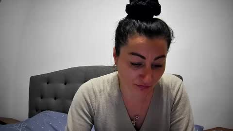 Mikyloveu online show from February 9, 4:50 pm