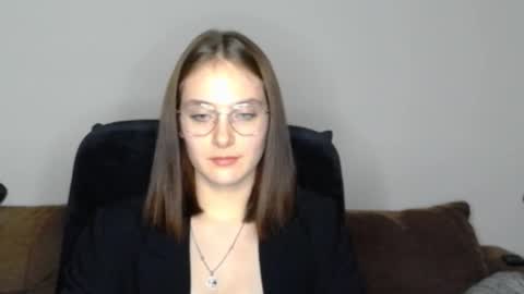 mila_keyy online show from November 19, 10:30 pm