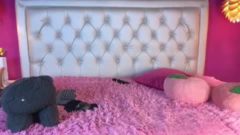 mila_poison online show from April 8, 1:58 pm