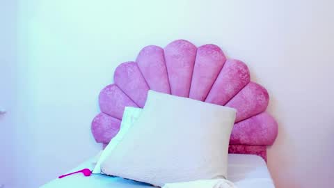 mila online show from April 20, 6:11 pm