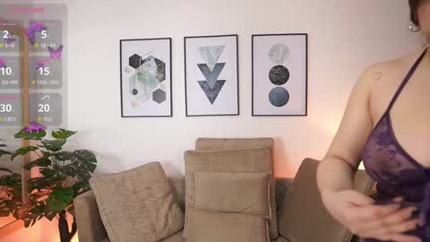 milacrave online show from September 23, 11:48 am