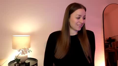 Snapshot of milafleur chatting on January 8, 8:27 am Mila Fleur online show from January 8, 8:27 am