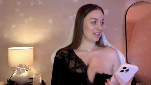 Snapshot of milafleur chatting on October 13, 2:19 pm Mila Fleur online show from October 13, 2:19 pm