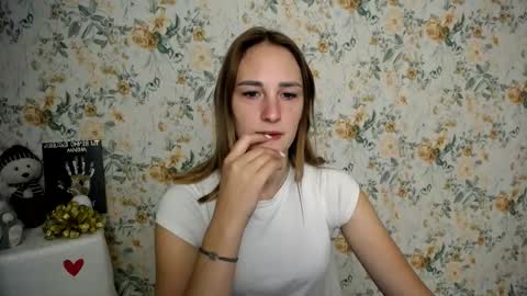 Snapshot of milana_cutie_ chatting on September 15, 5:53 am Milana online show from September 15, 5:53 am