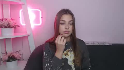 milanaangelas online show from November 16, 6:37 am