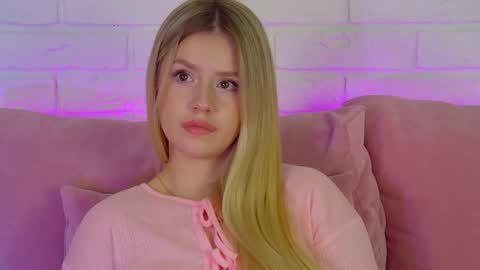 MilanaBalmain online show from January 17, 4:33 am