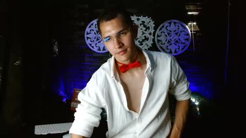 milandavid1 online show from March 26, 7:08 pm