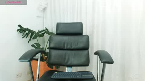 Snapshot of milansantana24 chatting on December 4, 12:35 am MILAN SANTANA online show from December 4, 12:35 am