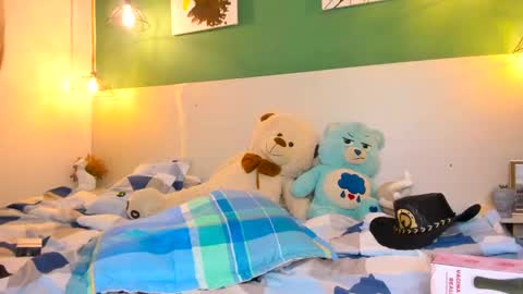 Milcon Thomson online show from December 3, 6:00 pm