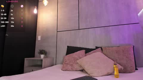 M I L E  online show from March 3, 8:49 pm