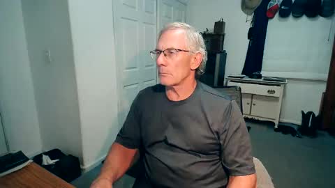 Milehi1958 online show from November 7, 7:49 pm