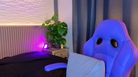 milena_lawson online show from November 6, 1:47 pm