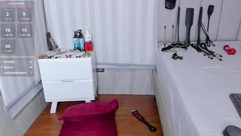 MILEY  online show from March 10, 7:45 am