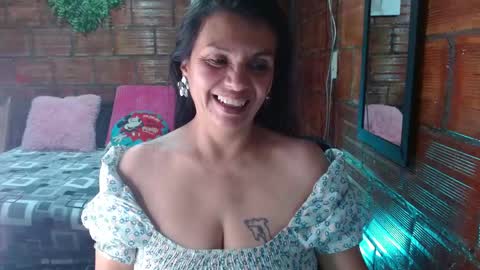 Snapshot of milf_fantassy chatting on September 12, 10:34 pm Ana online show from September 12, 10:34 pm