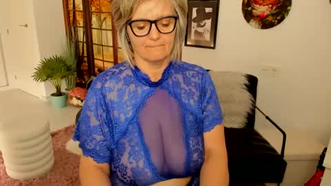 MilfElla online show from March 4, 1:59 pm