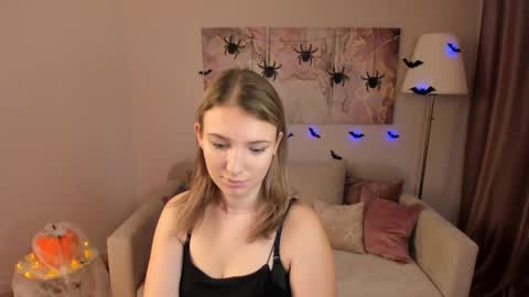 milinafox online show from October 19, 1:21 am