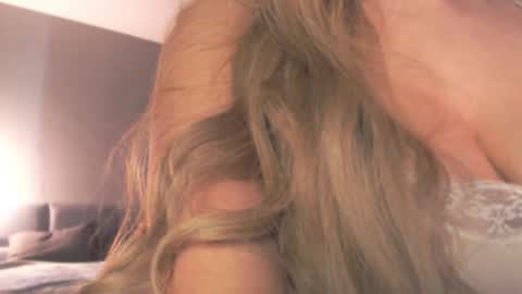 milk_bunny_ online show from February 27, 9:02 am