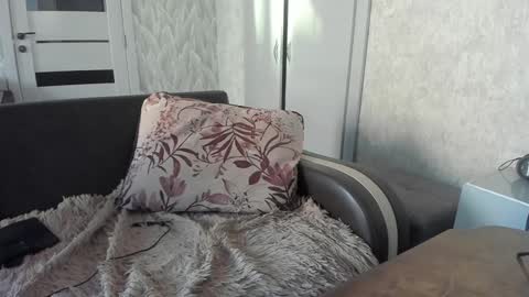 Snapshot of milkiwy chatting on February 2, 4:59 am Isaac online show from February 2, 4:59 am