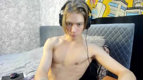 Snapshot of milkiwy chatting on October 15, 5:03 pm Isaac online show from October 15, 5:03 pm