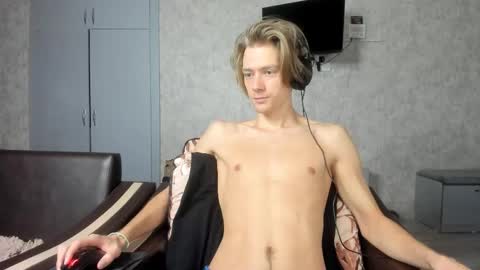 Snapshot of milkiwy chatting on September 23, 7:57 am Isaac online show from September 23, 7:57 am