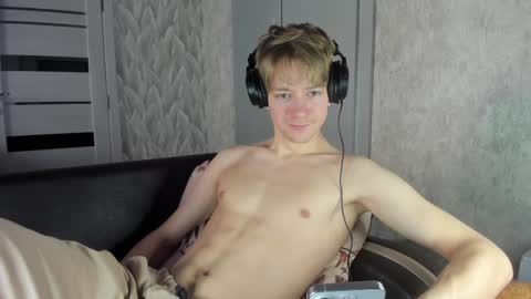 Snapshot of milkiwy chatting on February 3, 6:02 am Isaac online show from February 3, 6:02 am