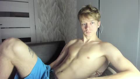 Snapshot of milkiwy chatting on December 18, 6:21 am Isaac online show from December 18, 6:21 am