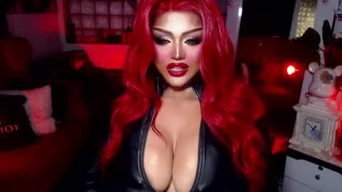 milkshakelavinia online show from February 12, 7:55 am