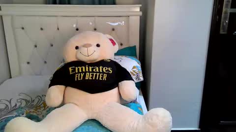 Milkybee online show from December 17, 8:26 pm